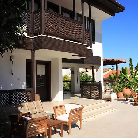 מלון Villa Konak Hotel קוסדסי
