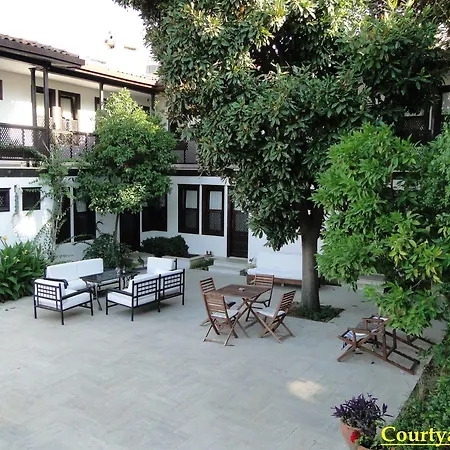 מלון Villa Konak Hotel 3*