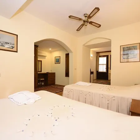 Villa Konak Hotel מלון קוסדסי