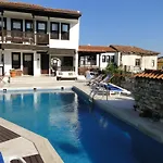 Villa Konak Hotel מלון