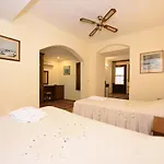 Villa Konak Hotel מלון קוסדסי