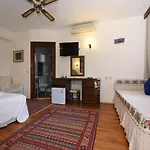 Villa Konak Hotel מלון קוסדסי