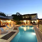 Villa Konak Hotel מלון קוסדסי